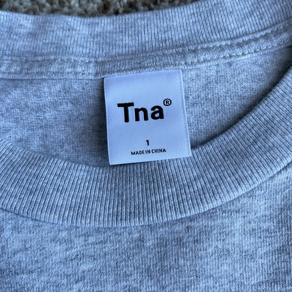 Aritzia Oversized Long Sleeve - Picture 4 of 4